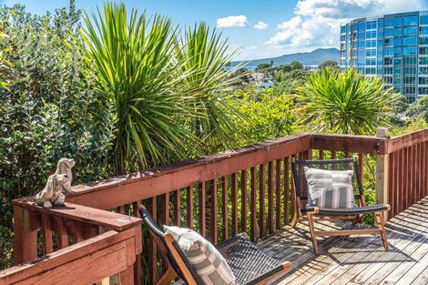 Photo of property in 15a Rangitoto Terrace, Milford, Auckland, 0620