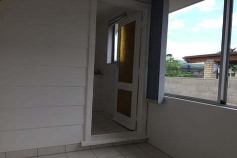 Photo of property in 2 Frank Evans Place, Henderson, Auckland, 0610