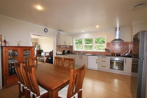 Photo of property in 32 Kelwyn Road, Kelston, Auckland, 0602