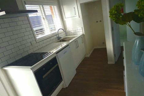 Photo of property in 4/27 Nikau Street, New Lynn, Auckland, 0600