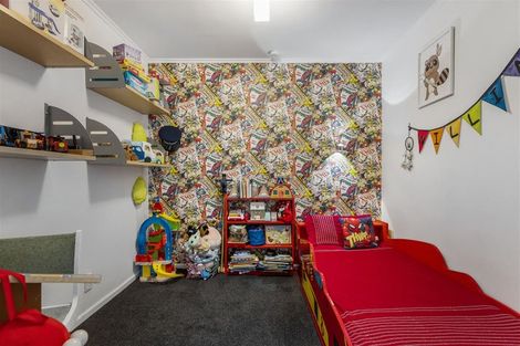 Photo of property in 76 Marine Parade, Mellons Bay, Auckland, 2014