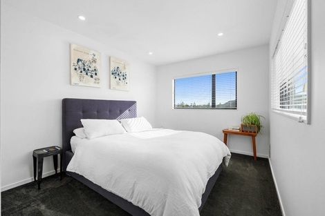 Photo of property in 15 Korama Lane, New Lynn, Auckland, 0600