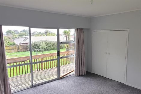 Photo of property in 92 Te Atatu Road, Te Atatu South, Auckland, 0610
