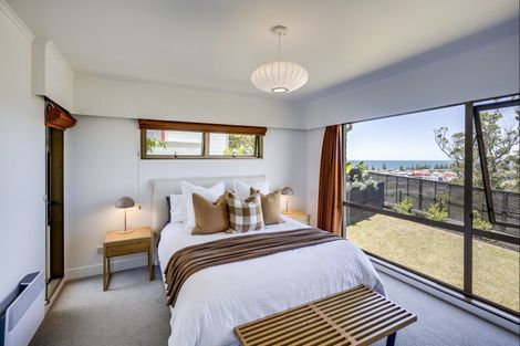 Photo of property in 2 Colenso Avenue, Hospital Hill, Napier, 4110