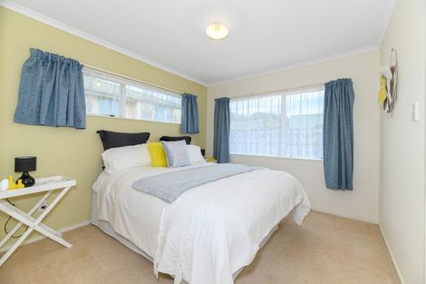Photo of property in 112 Buscomb Avenue, Henderson, Auckland, 0610
