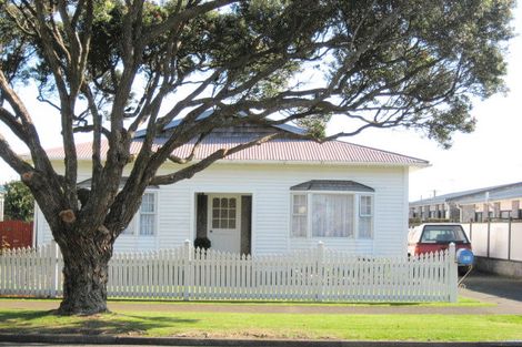 Photo of property in 28 Richmond Street, Fitzroy, New Plymouth, 4312