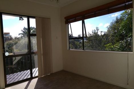 Photo of property in 2/2 Leith Way, Rothesay Bay, Auckland, 0630