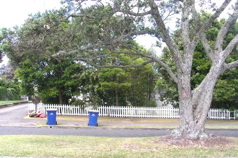 Photo of property in 2/10 Northumberland Avenue, Belmont, Auckland, 0622