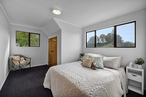 Photo of property in 11 Finer Place, Hawera, 4610