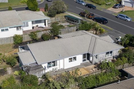 Photo of property in 8 Bluebird Crescent, Unsworth Heights, Auckland, 0632