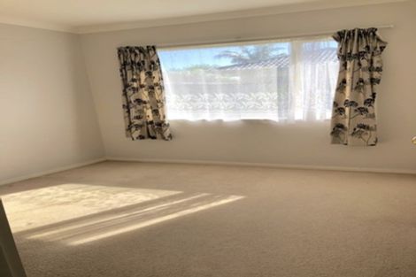 Photo of property in 4 Chapletown Drive, East Tamaki, Auckland, 2016