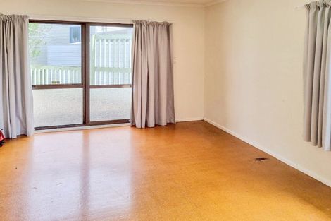 Photo of property in 37 Chatsworth Crescent, Pakuranga Heights, Auckland, 2010