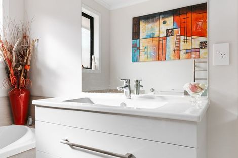 Photo of property in 30 Richardson Road, Omokoroa, 3114