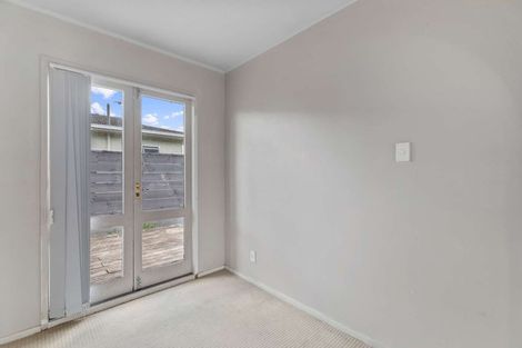 Photo of property in 1/41 Challen Close, Conifer Grove, Takanini, 2112