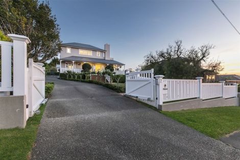 Photo of property in 2 Brassey Road, Birkenhead, Auckland, 0626