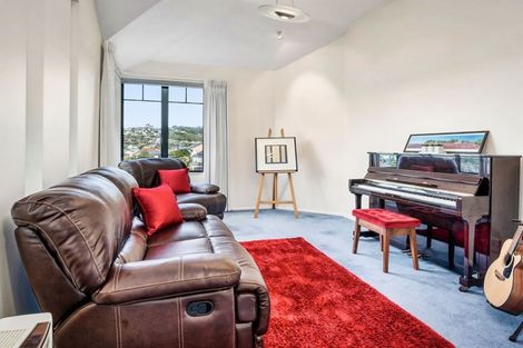 Photo of property in 21 Derry Hill, Churton Park, Wellington, 6037