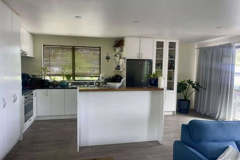 Photo of property in 9a Taioma Crescent, Te Atatu Peninsula, Auckland, 0610