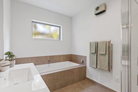 Photo of property in 46 Mcfaddens Road, St Albans, Christchurch, 8052