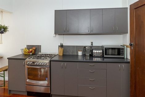 Photo of property in 14 Cornwall Street, Brooklands, New Plymouth, 4310