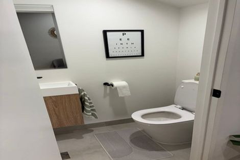 Photo of property in 4/89 Beach Road, Te Atatu Peninsula, 0610