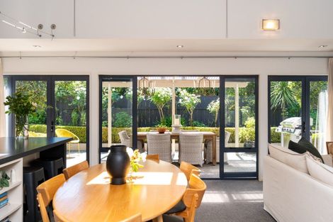 Photo of property in 11 Woodford Heights, Havelock North, 4130