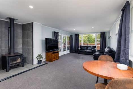 Photo of property in 81 Timaru Road, Waimate, 7924