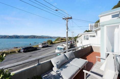 Photo of property in 165 Marine Parade, Seatoun, Wellington, 6022