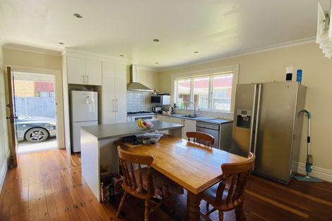 Photo of property in 8 Waipani Road, Te Atatu Peninsula, Auckland, 0610