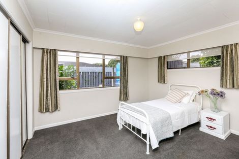 Photo of property in 5 John Guthrie Place, Merrilands, New Plymouth, 4312