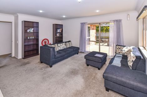 Photo of property in 20 Aberdeen Crescent, Wattle Downs, Auckland, 2103