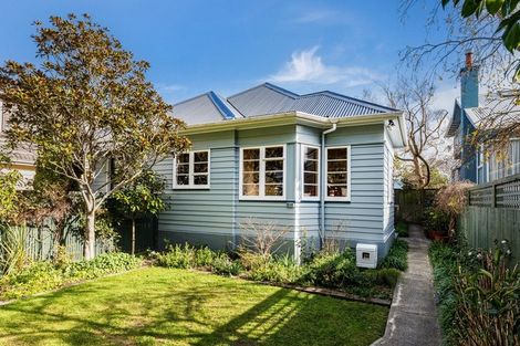 Photo of property in 218 Muritai Road, Eastbourne, Lower Hutt, 5013