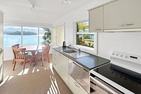 Photo of property in 9 Bayview Road, Charteris Bay, Lyttelton, 8971