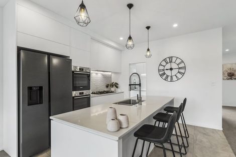 Photo of property in 10 Huaota Place, Botany Downs, Auckland, 2010