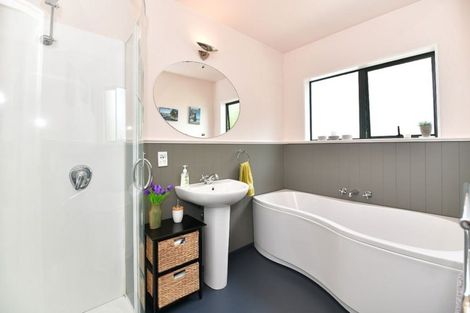 Photo of property in 18 Montcalm Close, Orewa, 0931