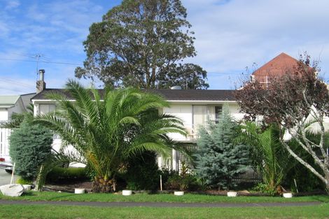 Photo of property in 66 Newington Road, Henderson, Auckland, 0612