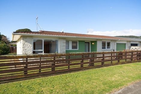 Photo of property in 4 Greenwood Place, Paraparaumu, 5032