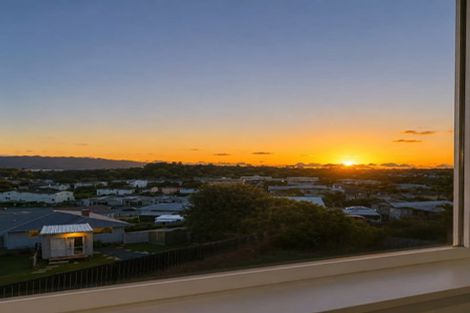 Photo of property in 8 Penguin Grove, Waitangirua, Porirua, 5024