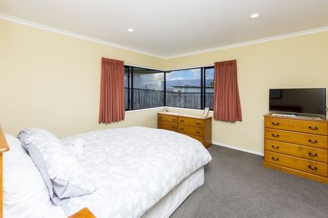 Photo of property in 3 Ormrod Grove, Riverstone Terraces, Upper Hutt, 5018