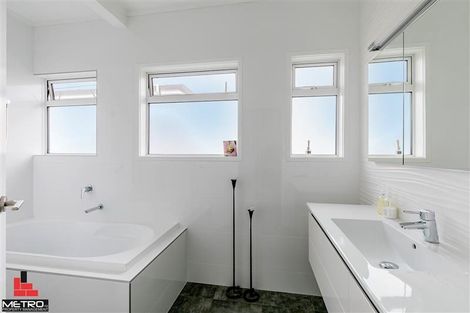 Photo of property in 56 Hackett Street, Saint Marys Bay, Auckland, 1011