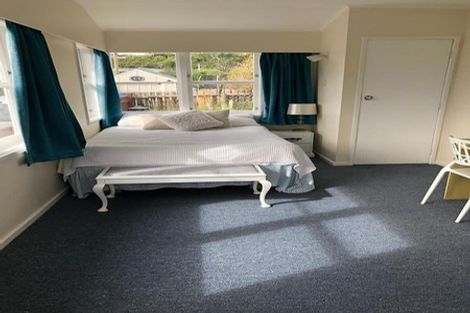 Photo of property in 14 Robert Street, Newlands, Wellington, 6037