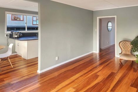 Photo of property in 184 Whites Line East, Waiwhetu, Lower Hutt, 5010