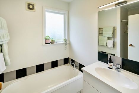 Photo of property in 20 Baylands Drive, Newlands, Wellington, 6037