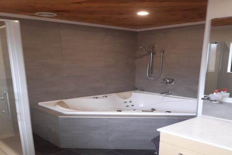 Photo of property in 784 Whangaparaoa Road, Manly, Whangaparaoa, 0930