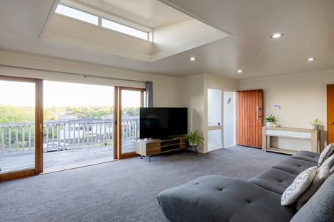 Photo of property in 24 Rothesay Place, Dinsdale, Hamilton, 3204