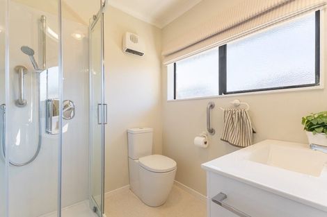 Photo of property in 80 Guildford Drive, Paraparaumu, 5032