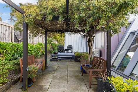 Photo of property in 112 Gloaming Hill, Titahi Bay, Porirua, 5022