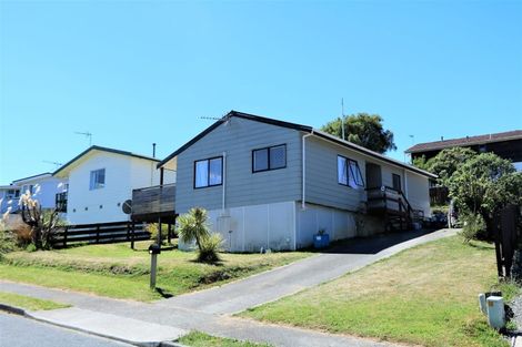 Photo of property in 24 Blueberry Grove, Timberlea, Upper Hutt, 5018