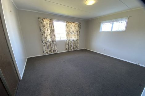 Photo of property in 75 Horokiwi Road West, Newlands, Wellington, 6037