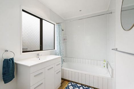 Photo of property in 2 Michael Road, Paraparaumu Beach, Paraparaumu, 5032