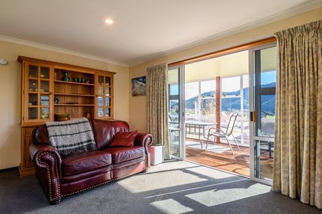 Photo of property in 12 Matai Place, Waikawa, Picton, 7220